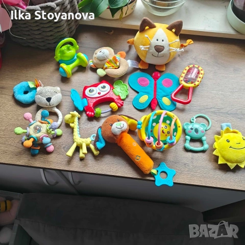 продавам лот от играчки за бебе
