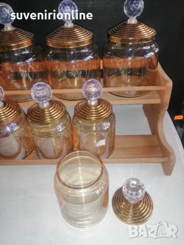 Стъклени буркани за подправки на дървена стойка , снимка 2 - Аксесоари за кухня - 40034088