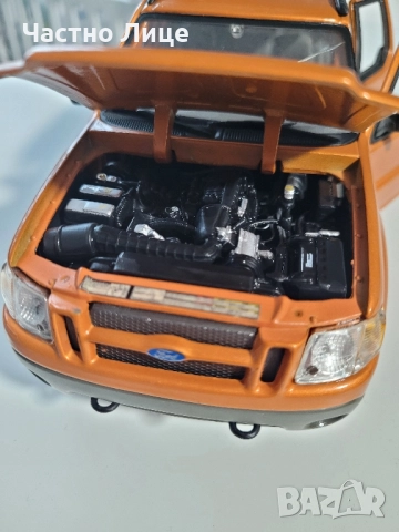 Модел Ford Explorer Sport Trac Orange Maisto 1/18 , снимка 6 - Коли, камиони, мотори, писти - 52344129
