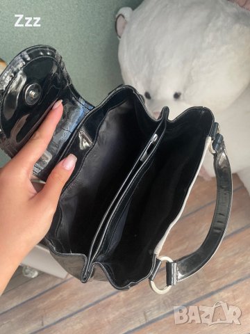 Сладка малка лачена чанта, снимка 2 - Чанти - 37999914