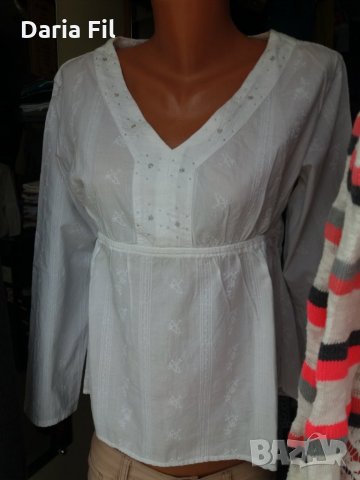 НАМАЛЕНИЕ  -20% Бяла памучна риза без закопчаване с остро деколте и ластик под бюста