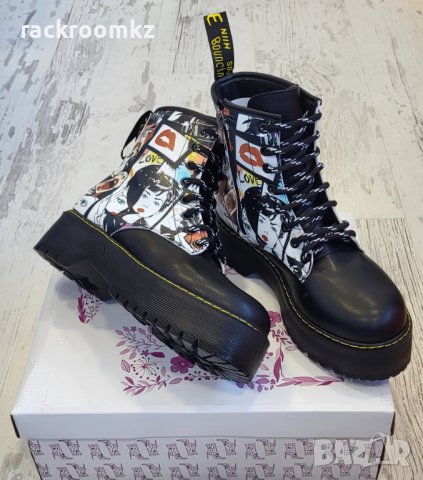 Боти Д-р Мертенс черни с комикс апликация, снимка 2 - Дамски боти - 38525709