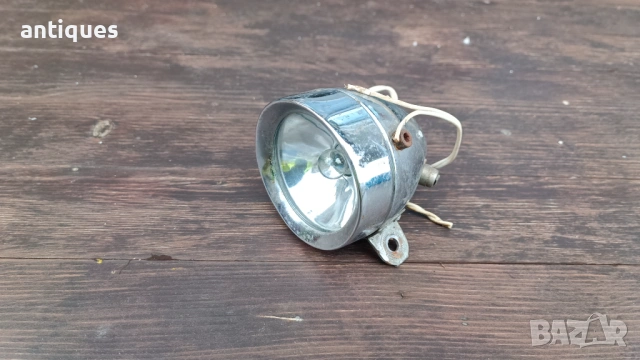 Стар метален фар за велосипед
