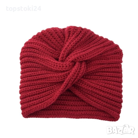 Дамска зимна плетена шапка с усукан възел по средата, снимка 4 - Шапки - 52641505