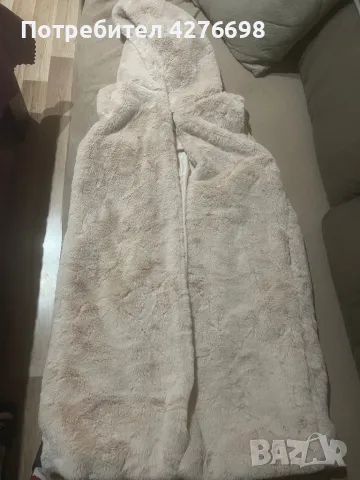 Пухкав бежов елек