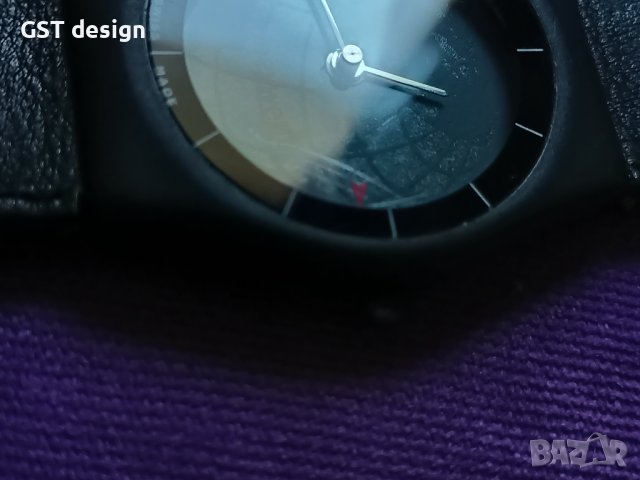 Рядък Швейцарски Оригинал Часовник с два дисплея Swiss Made Original Оригинална Каишка , снимка 2 - Мъжки - 44126172