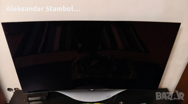 OLED 55" смарт телевизор LG 55EC930V в перфектно техническо и визуално състояние.