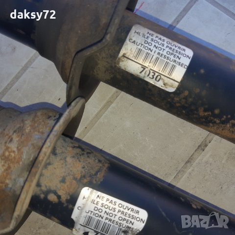 Амортесьори от Пежо 407, снимка 3 - Части - 33473057