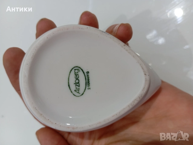 Стара порцеланова кутия за бижута маркирана , снимка 2 - Антикварни и старинни предмети - 52553717