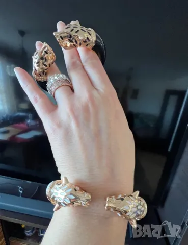 Елегантна гривна Cartier тип белезник, снимка 2 - Гривни - 49614293