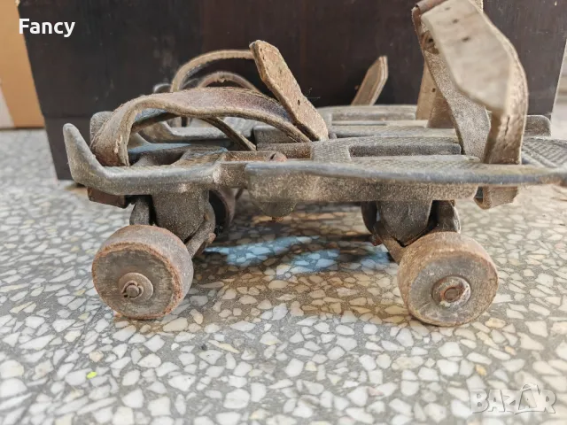 Много стари ролкови кънки , снимка 2 - Антикварни и старинни предмети - 48055510