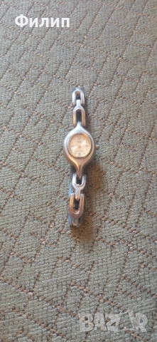 Дамски часовник тип гривна q&q