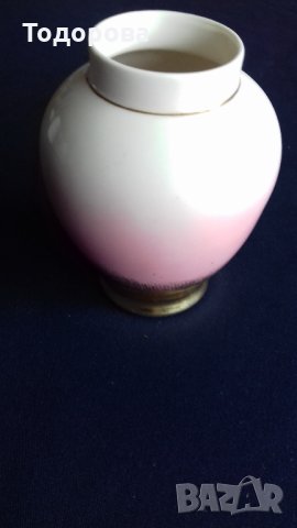 Поцеланова вазичка-, снимка 3 - Антикварни и старинни предмети - 32421047