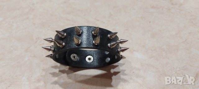 Готик - метал черна гривна с метални шипове , снимка 4 - Гривни - 51489360