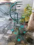 Продавам метален цветарник, снимка 1