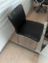 Стол с метална конструкция и кожена седалка