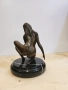 Фигура в движение – подписана бронзова скулптура, снимка 2