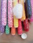 50 бр едноцветни малки хартиени капсули кошнички форми за бонбони хапки парти