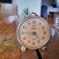 Стар настолен часовник Мир, снимка 1 - Антикварни и старинни предмети - 43732156