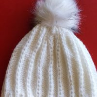 Дамски зимна шапка, снимка 4 - Шапки - 34623709