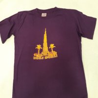 Лилава тениска Бурж Дубай, произведена в Обединените Арабски Емирства , оригинална , златен принт с , снимка 3 - Тениски - 37416372