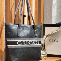 Дамска чанта Gucci, снимка 9 - Чанти - 44898942