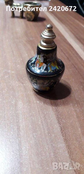 Старинно  шишенце  за парфюм, снимка 1