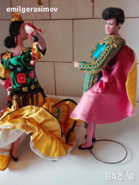 Танцуващи кукли и две преспапиета., снимка 1