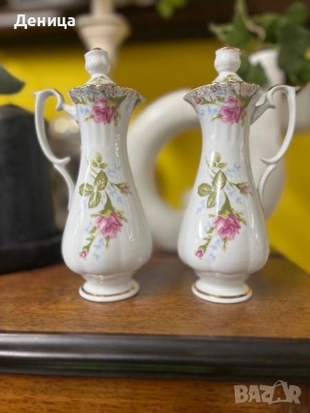 CHODZIEZ  Полски канички с нежни рози и пръски позлата Вместимост-180 мл на око Височина-17.5 см, снимка 1