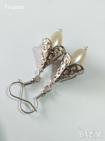 Красиви  перлени обици камбанка с ажурни орнаменти в цвят Сребро , снимка 1