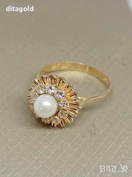 Реновиран 18К златен пръстен с естествена перла и бели топази, снимка 1