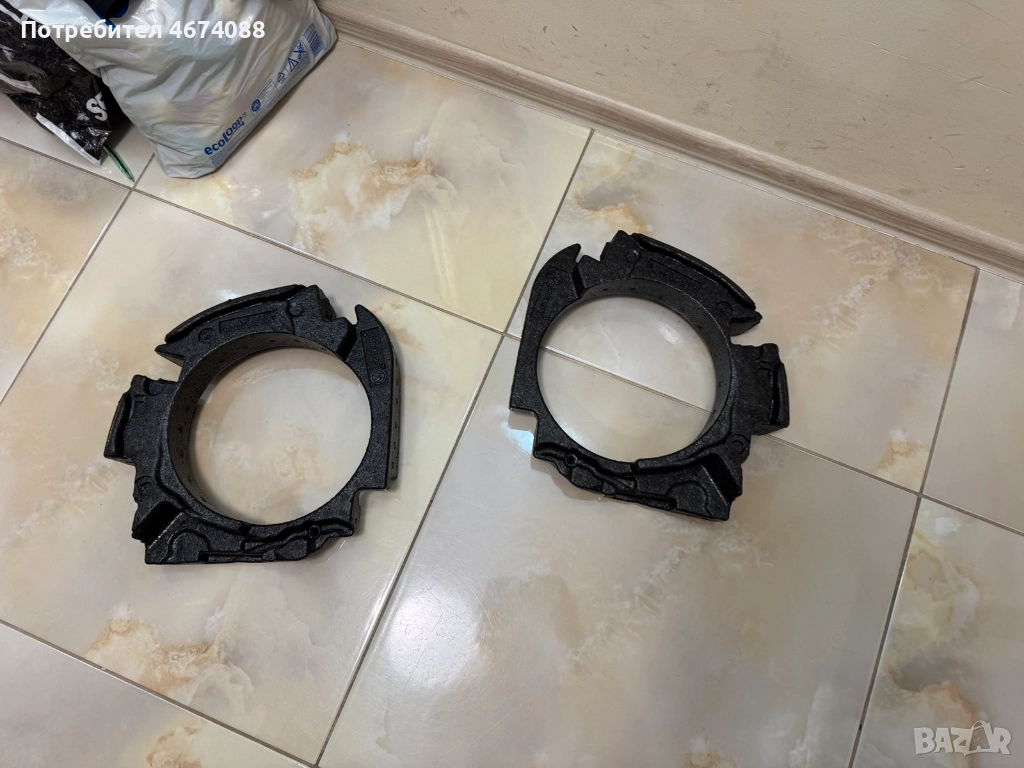 Ляв и десен стиропор околу говорителите на Жета Голф Jeta Golf 5 само за 20лв. 1K4868101C 1K4868102C, снимка 1