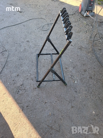 стойка за музикални инструменти 