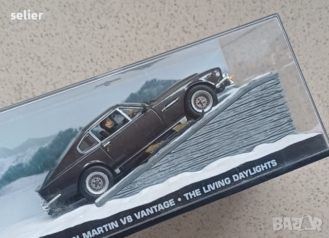 Колекционерски модел на Aston Martin V8 Vantage в мащаб 1:43, пресъздаващ емблематична сцена от филм, снимка 3 - Колекции - 53450849