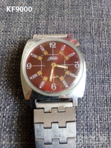 Руски механичен часовник ЗИМ, снимка 1 - Антикварни и старинни предмети - 44912336