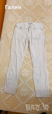 Бяло дънки ZARA за момиче, снимка 2 - Детски панталони и дънки - 51712987