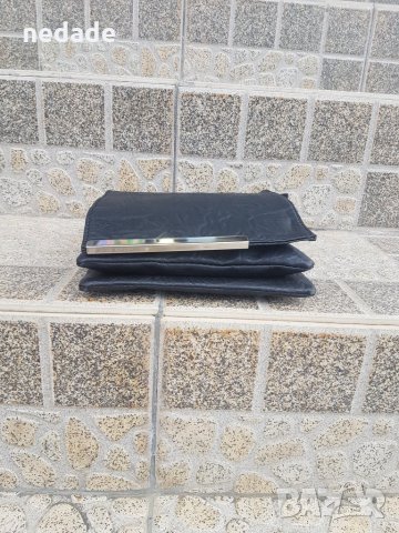 Малка черна дамска чанта с цял капак с частичен бял метален обков на ръба през рамо или през тялото , снимка 6 - Чанти - 28653918