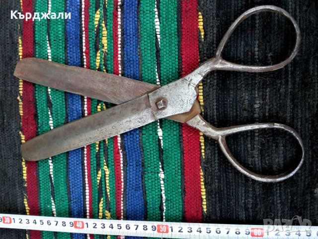 Огромна Стара Кована Ножица Златни Набивки и Година!