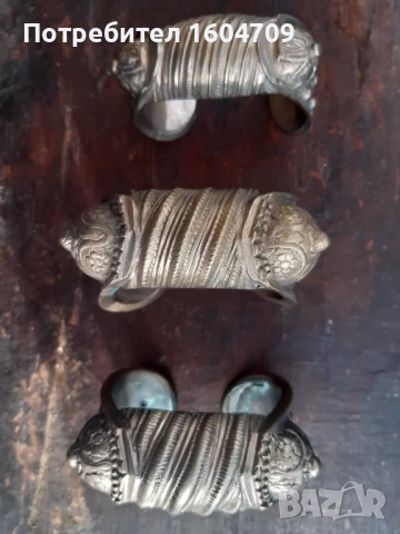 Възрожденска Сребърна Сечан Гривна Рогатка Носия Фолклор, снимка 7 - Антикварни и старинни предмети - 38902155