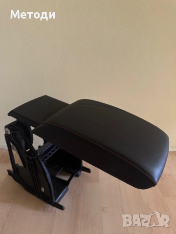 Подлакътник Skoda Octavia , снимка 3 - Части - 52264374