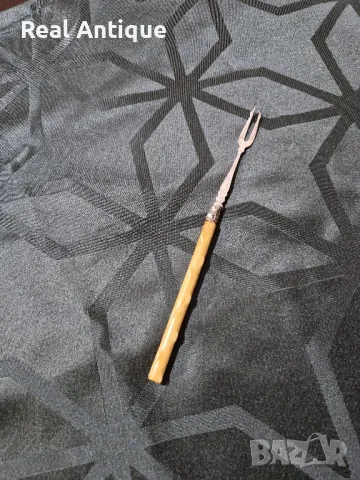 Уникална антикварна колекционерска английска сребърна вилица за миди, снимка 2 - Антикварни и старинни предмети - 47486985