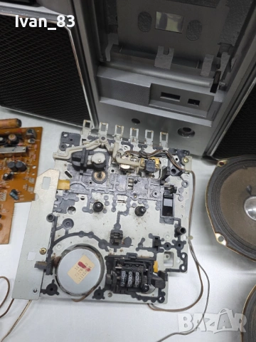 Радиокасетофон Hitachi trk 8210e на части, снимка 7 - Радиокасетофони, транзистори - 53499432
