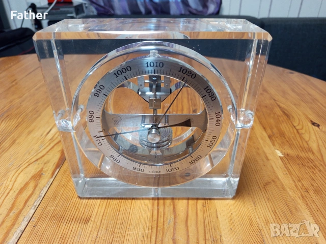Настолен барометър