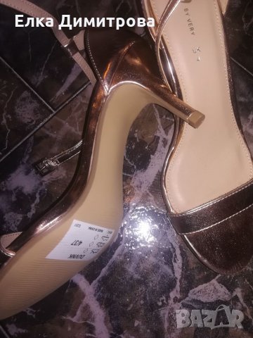 Обувки , снимка 2 - Дамски обувки на ток - 33394028