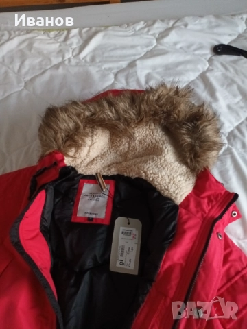 Ново водоустойчиво яке на Jack and Jones в червен цвят, снимка 2 - Якета - 52203910
