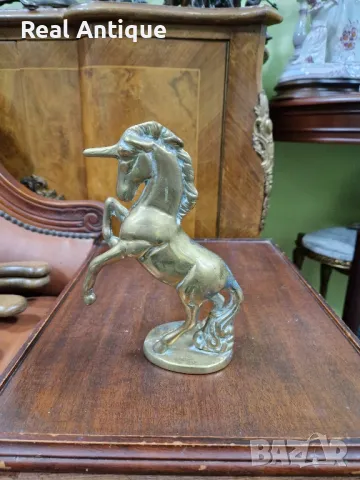 Прекрасна антикварна колекционерска английска бронзова фигура кон еднорог 