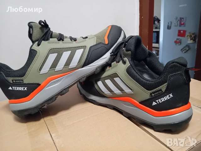 Маратонки Adidas номер 46