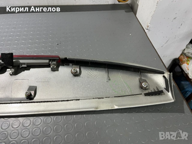 Пластмасата над багажника за Toyota Avensis T25 Комби, снимка 5 - Части - 50450706
