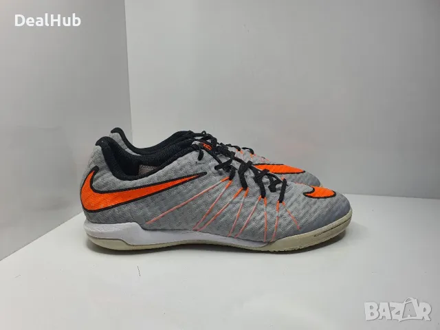 Маратонки Nike HyperVenom

Носени, но в добро състояние.

Размер 42 стелка 26.5 см

Цена 45 лв., снимка 1 - Маратонки - 49118283