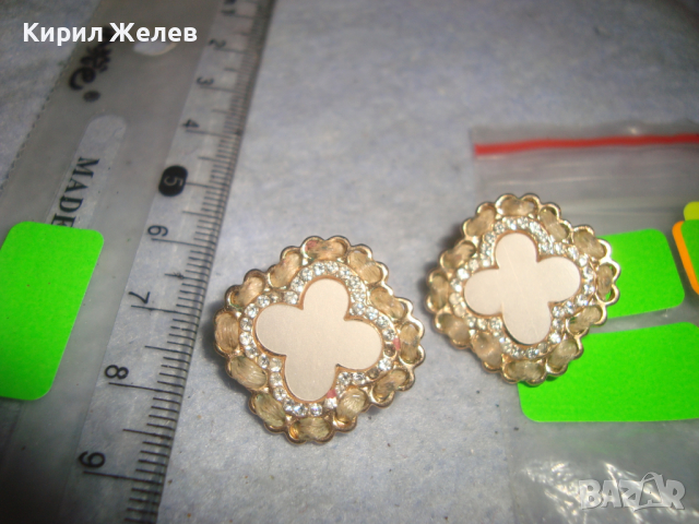 ЗЛАТИСТИ КРЪСТООБРАЗНИ КРАСИВИ с ФАСЕТИРАНИ ИСКРЯЩИ КРИСТАЛЧЕТА АРТ ОБЕЦИ 86411, снимка 2 - Обеци - 36538957